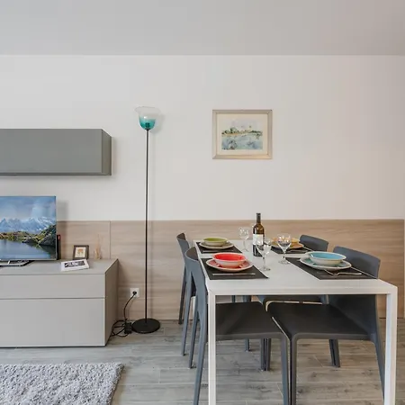 Apartamento Avec Terrasse Au Centre, Parking, 4 Pers. - Fr-1-343-272